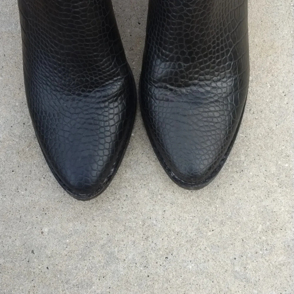Coconuts by Matisse Black Marga Textured Bootie size 9.5